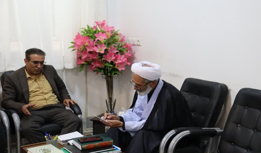 دیدار رئیس و پرسنل اداره منابع طبیعی و آبخیزداری با امام جمعه شهرستان بهاباد