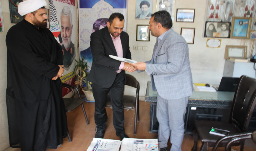حضور مدیر کل منابع طبیعی و آبخیزداری استان یزد به نمایندگی از استاندار یزد در دفتر سرپرستی روزنامه کیهان و تجلیل از مقام خبرنگار