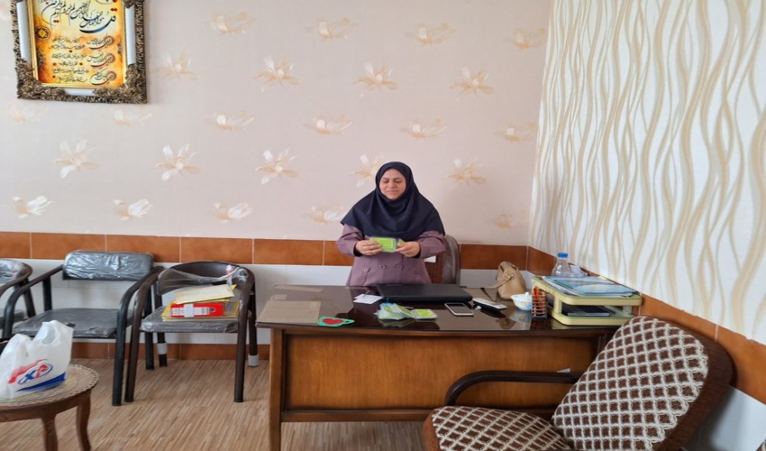 بازدید از مدرسه خاتم الانبیاء شهرستان تفت جهت تحویل کارت های همیار طبیعت و بحث و تبادل نظر در مورد ادامه همکاری های این مدرسه با اداره منابع طبیعی تفت