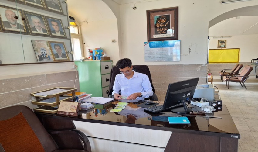 بازدید از مدرسه امام شهرستان تفت جهت تحویل کارت های همیار طبیعت و جلسه با مدیر مدرسه در راستای ادامه همکاری های اداره منابع طبیعی با مدرسه  