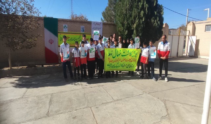 پویش کاشت نهال توسط جوانان جمعیت هلال احمر شهرستان بهاباد در راستای طرح مردمی کاشت یک میلیارد درخت