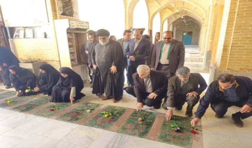 به مناسبت روز ۹ دیماه و هفته بصیرت صورت گرفت؛ غبارروبی و عطرافشانی قبور مطهر شهدا