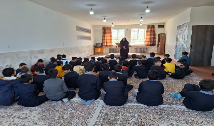 آموزش عمومی منابع طبیعی ویژه دانش آموزان در دبستان ایثار شهرستان تفت در روز یکشنبه مورخ 1403/10/16