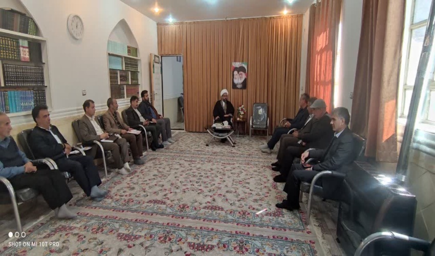 در سفر یک روزه مدیر کل منابع طبیعی و آبخیزداری استان به شهرستان خاتم صورت گرفت.