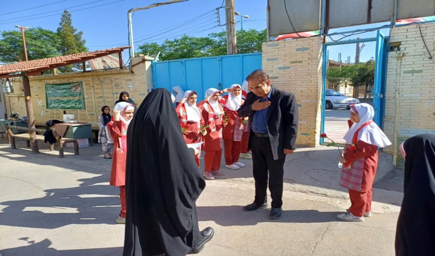 مراسم درخت‌کاری در مدرسه دخترانه خاتمی یزد برگزار شد