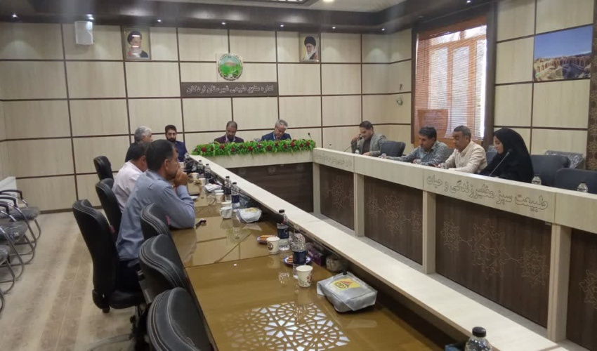 شست مشترک مدیر کل اداره منابع طبیعی استان یزد با ریاست دادگستری ، دادستان شهرستان اردکان و قاضی بخش عقدا در محل اداره منابع طبیعی شهرستان اردکان