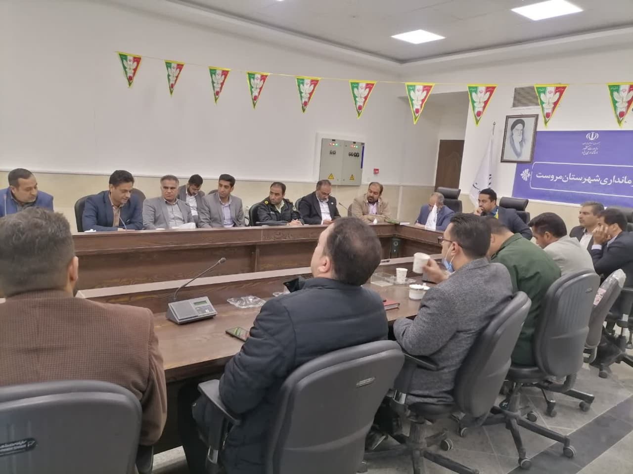 حضور سرپرست اداره منابع طبیعی و آبخیزداری شهرستان مروست در جلسه ی شورای اداری شهرستان  با محوریت برنامه ریزی دهه فجر 1401